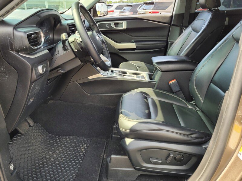 Used 2021 Ford Explorer XLT w/ Equipment Group 202A image 5