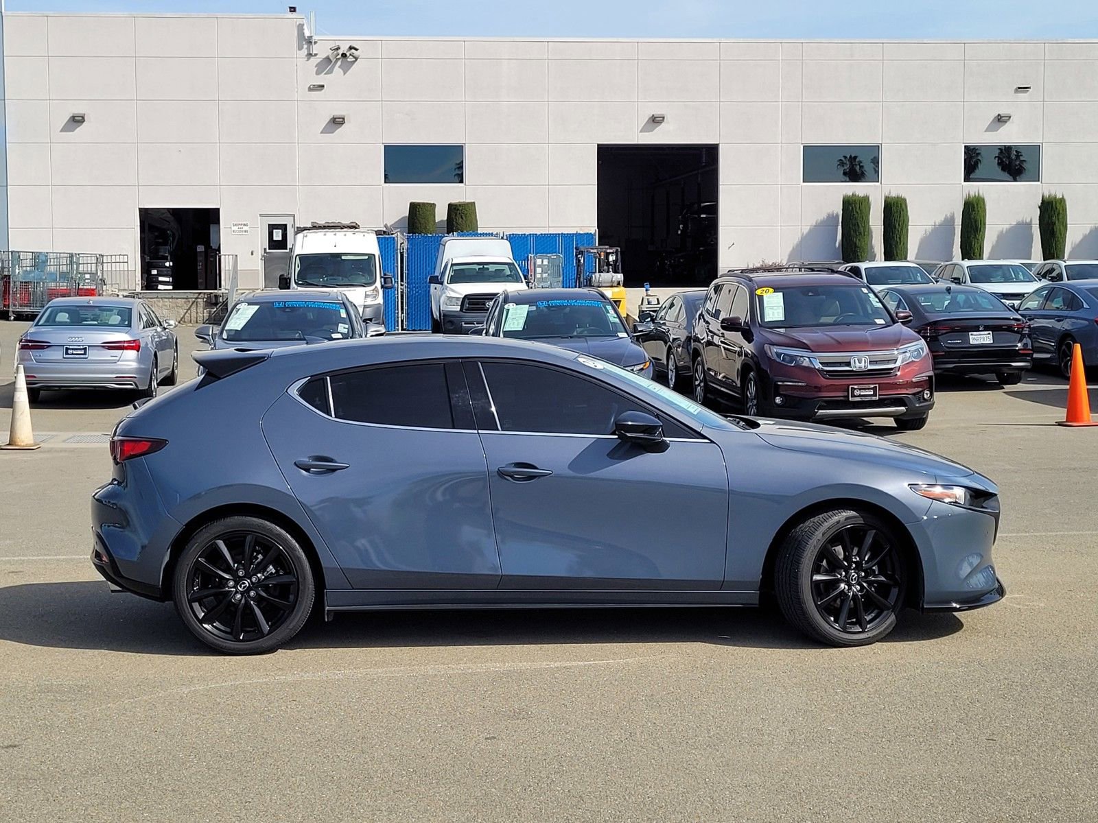 Used 2024 MAZDA MAZDA3 Hatchback w/Premium Plus Pkg image 4