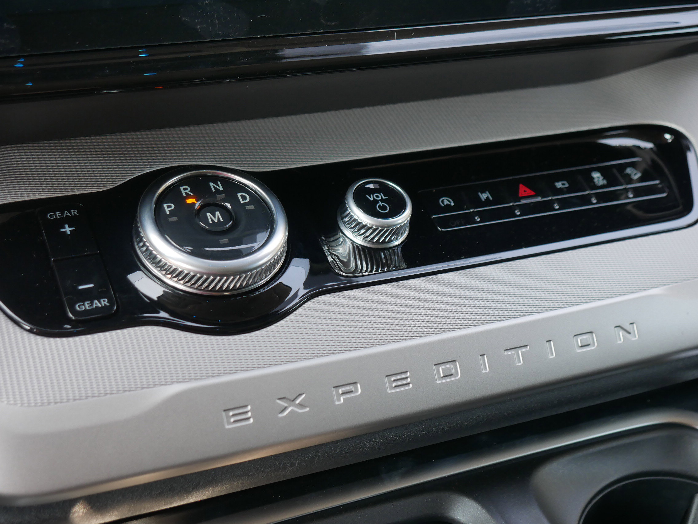 New 2025 Ford Expedition Active image 15