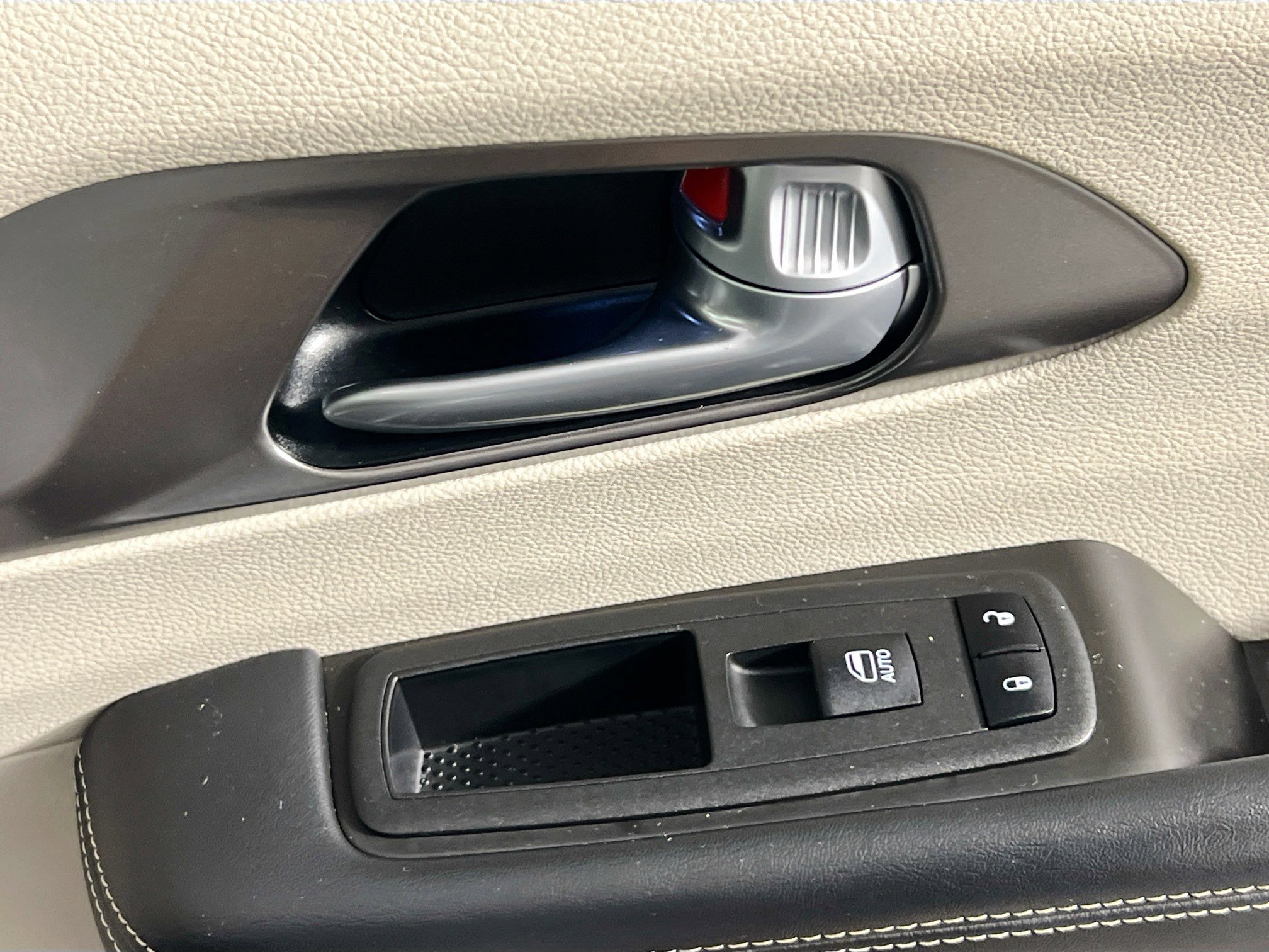 Used 2024 Chrysler Pacifica Touring-L image 31