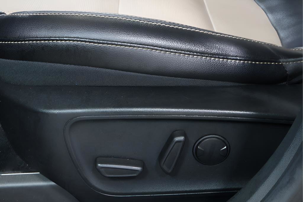 Used 2021 Ford Escape Titanium w/ Titanium Elite Package image 22