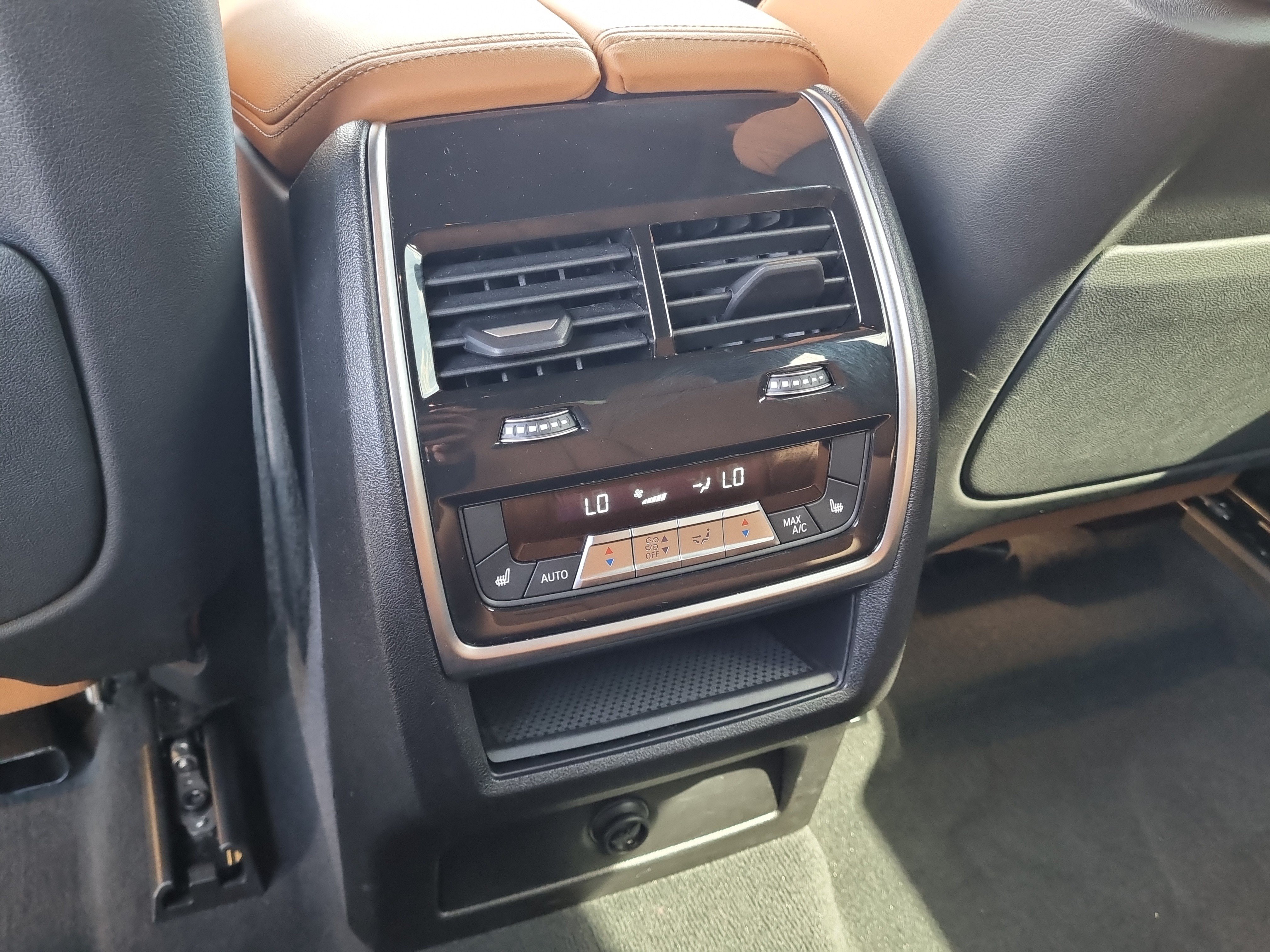 Used 2025 BMW X6 xDrive40i AWD/4WD image 17