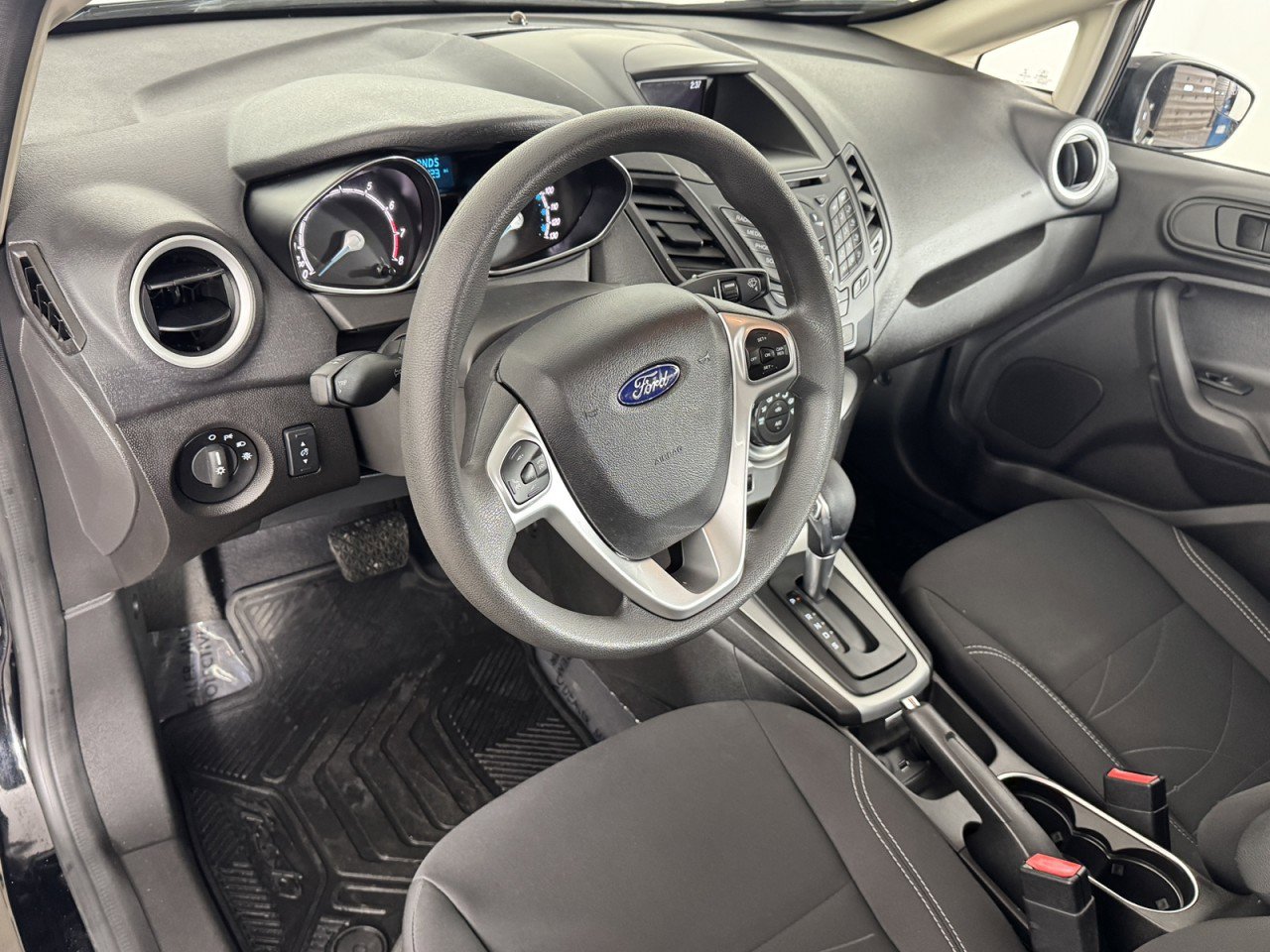 Used 2019 Ford Fiesta SE image 11