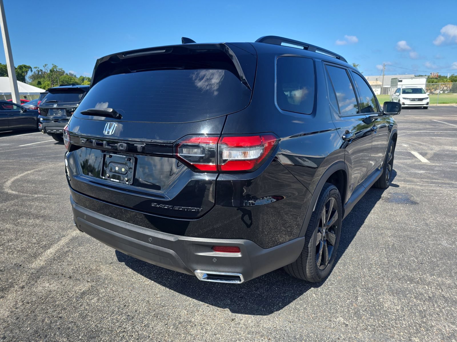 Used 2025 Honda Pilot Black Edition image 4