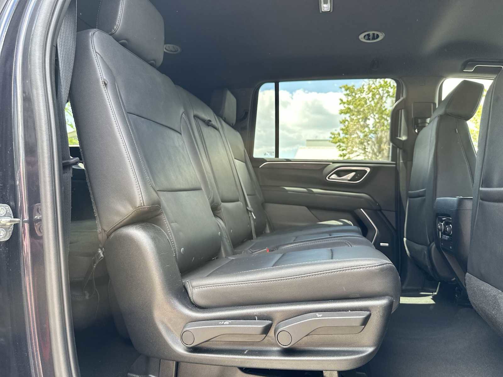 Certified 2024 Chevrolet Suburban LT RWD image 18