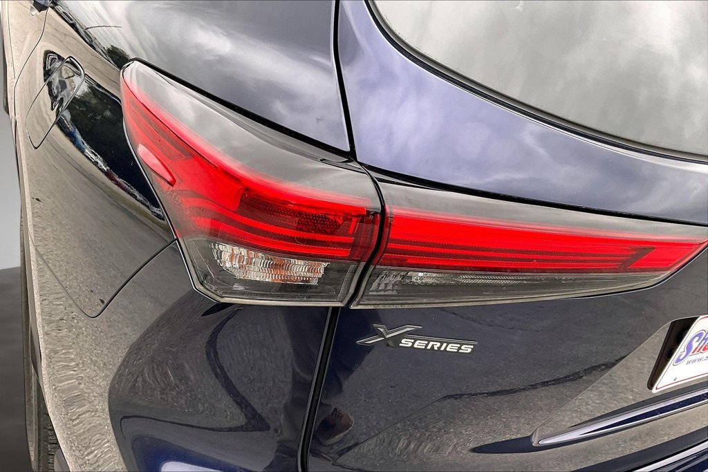 Used 2021 Toyota Highlander XLE FWD image 23