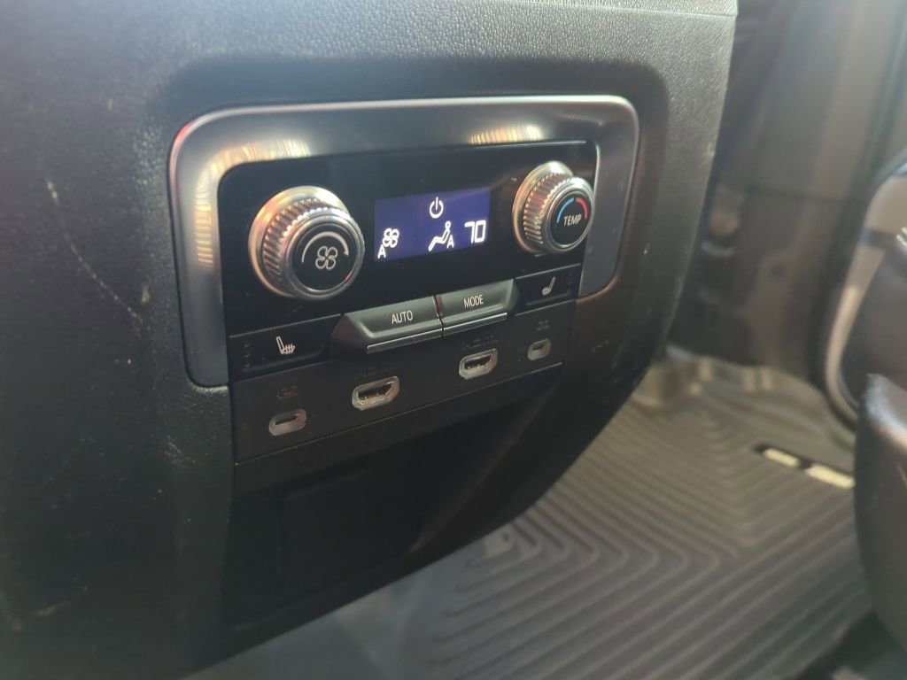 Used 2023 GMC Yukon Denali Ultimate image 18