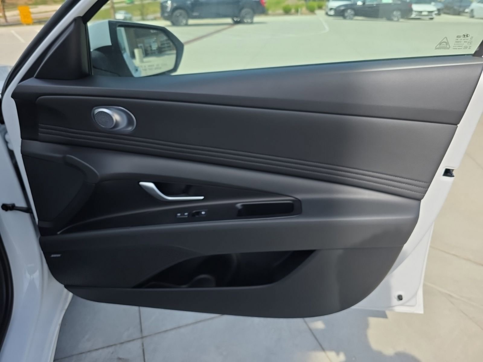 New 2025 Hyundai Elantra Limited image 34