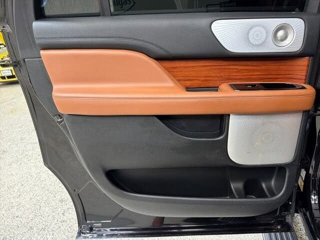 Used 2019 Lincoln Navigator L Reserve AWD/4WD image 28