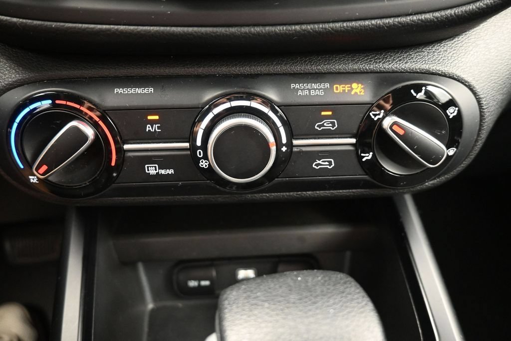 Used 2025 Kia Soul LX w/ LX Technology Package FWD image 12