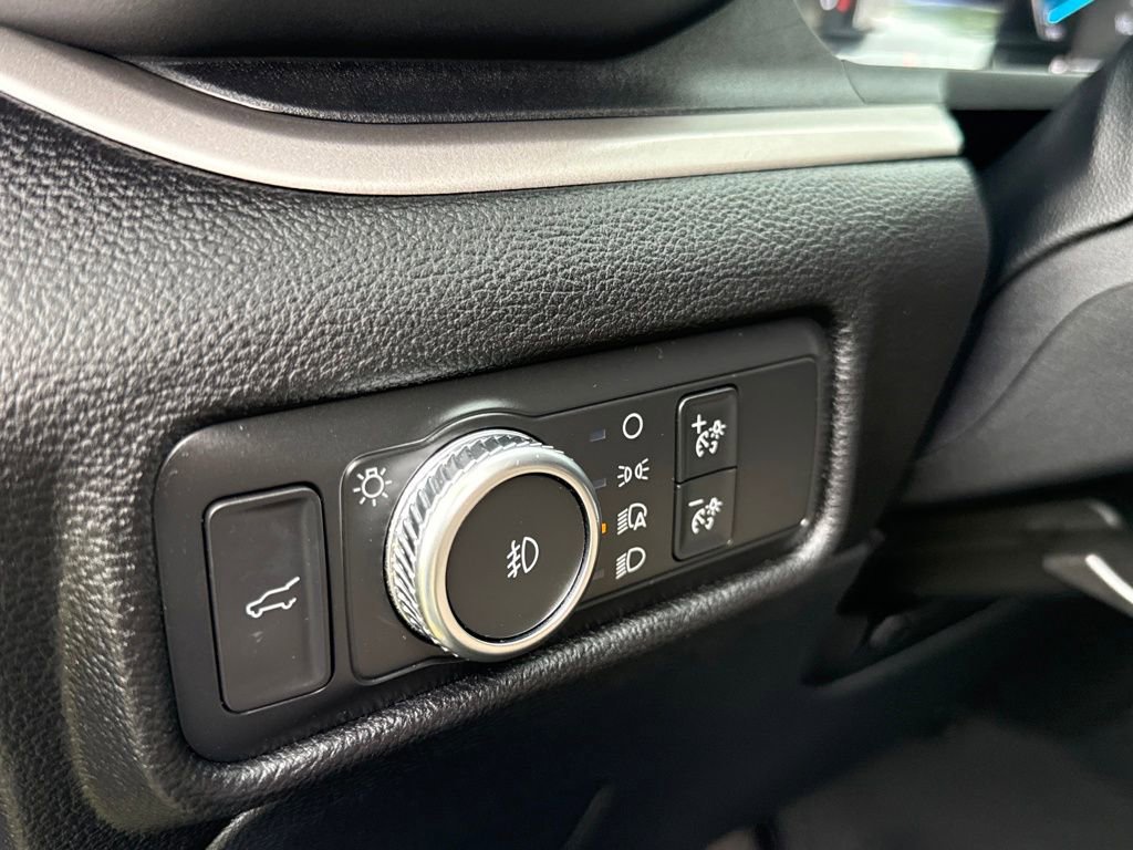 Used 2021 Ford Explorer XLT w/ Equipment Group 202A image 15