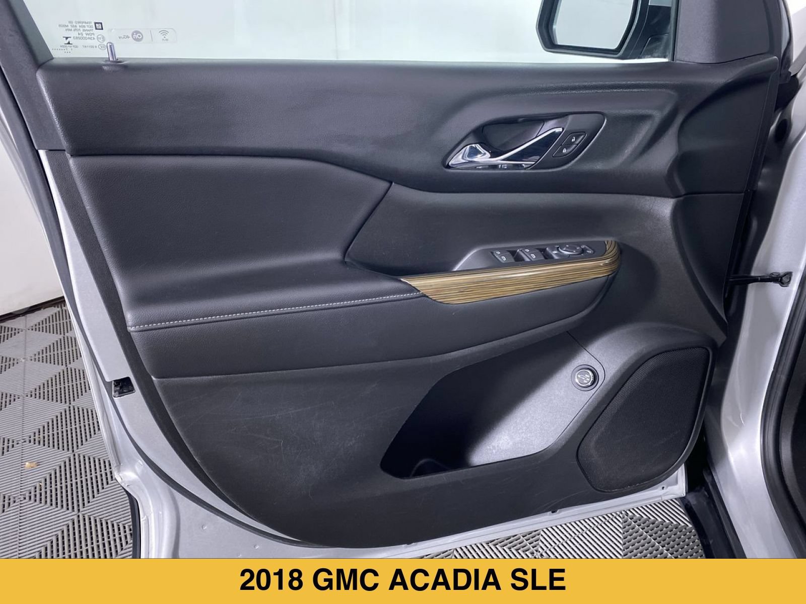 Used 2018 GMC Acadia SLE AWD/4WD image 11