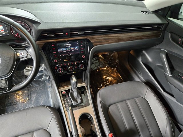 Used 2020 Volkswagen Passat 2.0T SEL image 18