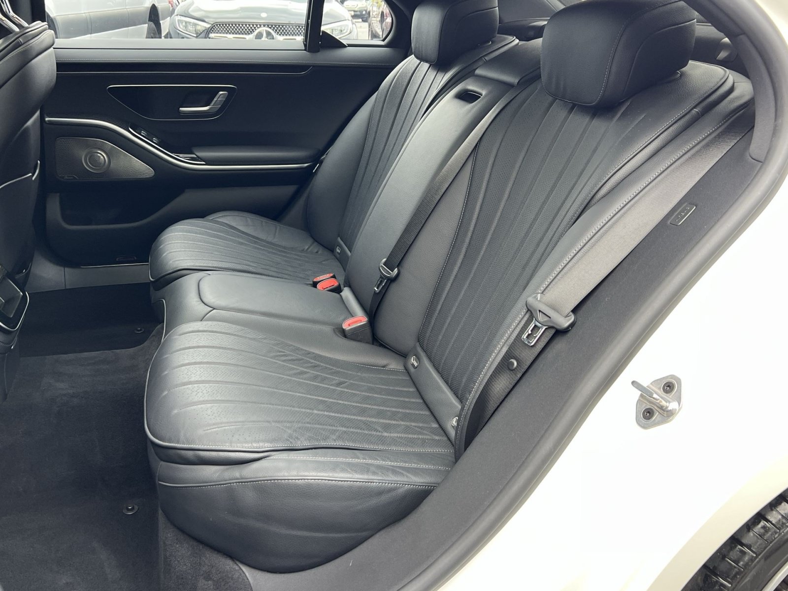 Used 2022 Mercedes-Benz S 580 4MATIC Sedan w/ AMG Line Package image 30