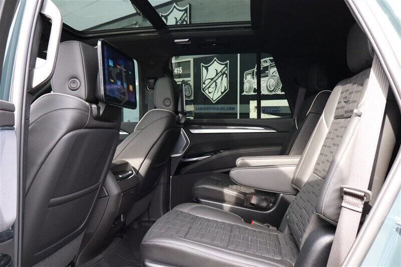 Used 2026 Cadillac Escalade V w/ LPO, ONYX Package image 24