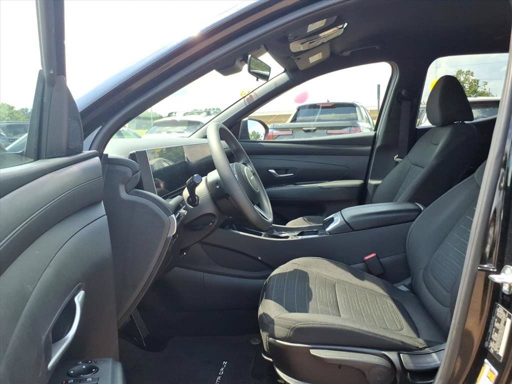 Used 2025 Hyundai Santa Cruz SE FWD image 17
