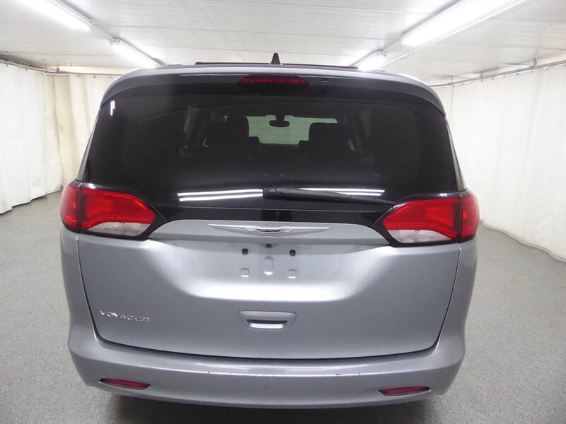 Used 2021 Chrysler Voyager Lxi FWD image 5