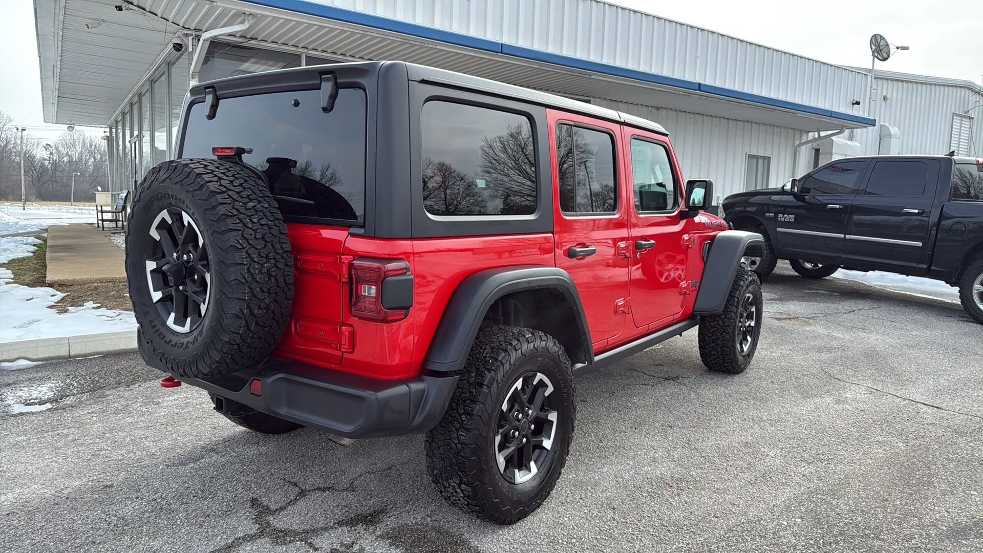 Used 2025 Jeep Wrangler Unlimited Rubicon AWD/4WD image 5