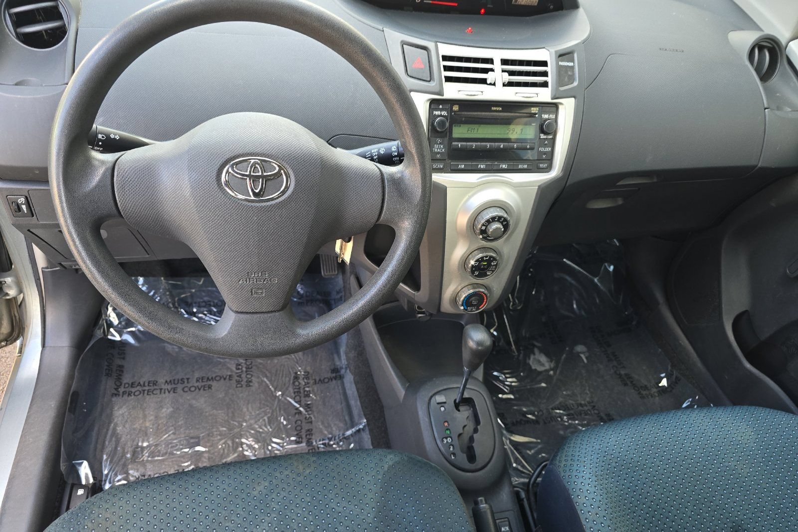Used 2007 Toyota Yaris 2-Door Hatchback FWD image 13