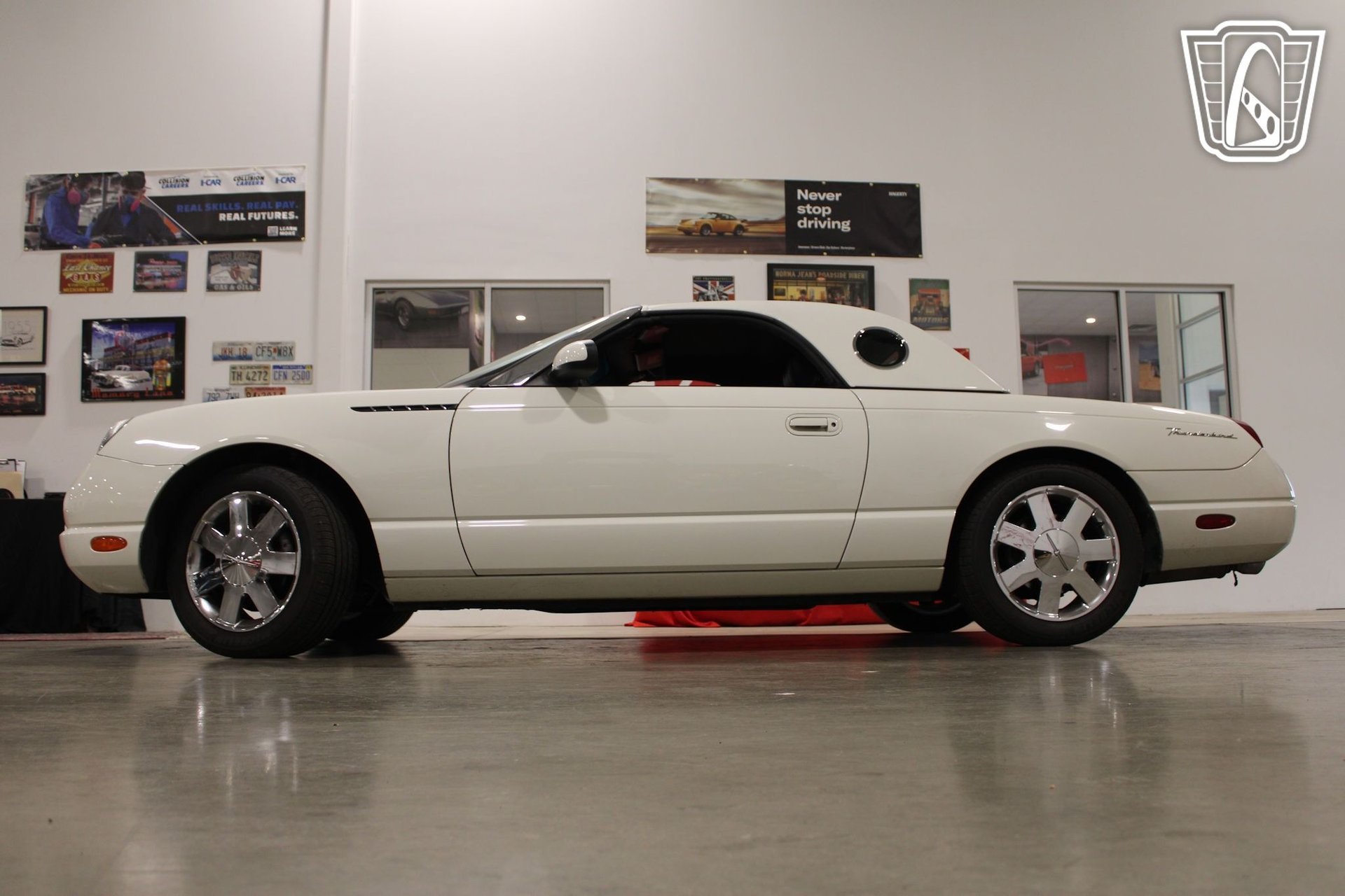 Used 2002 Ford Thunderbird RWD image 6