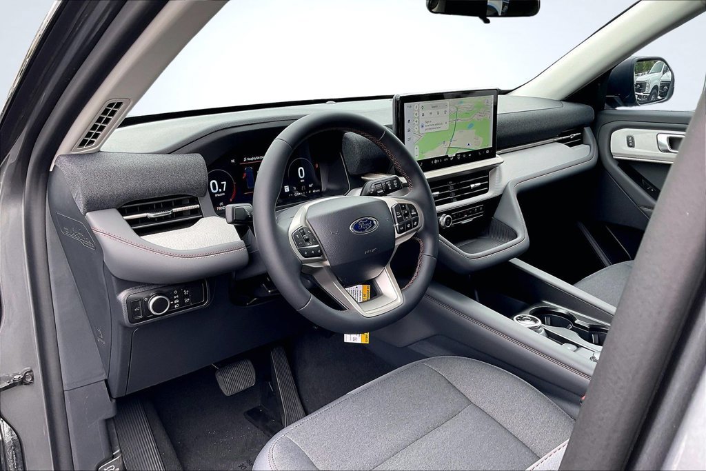New 2026 Ford Explorer Active RWD image 7