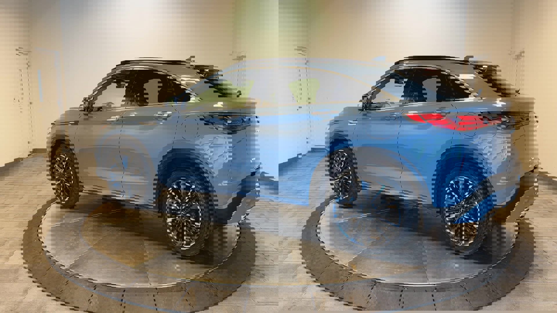 Certified 2025 INFINITI QX55 Luxe w/ Cargo Package image 6