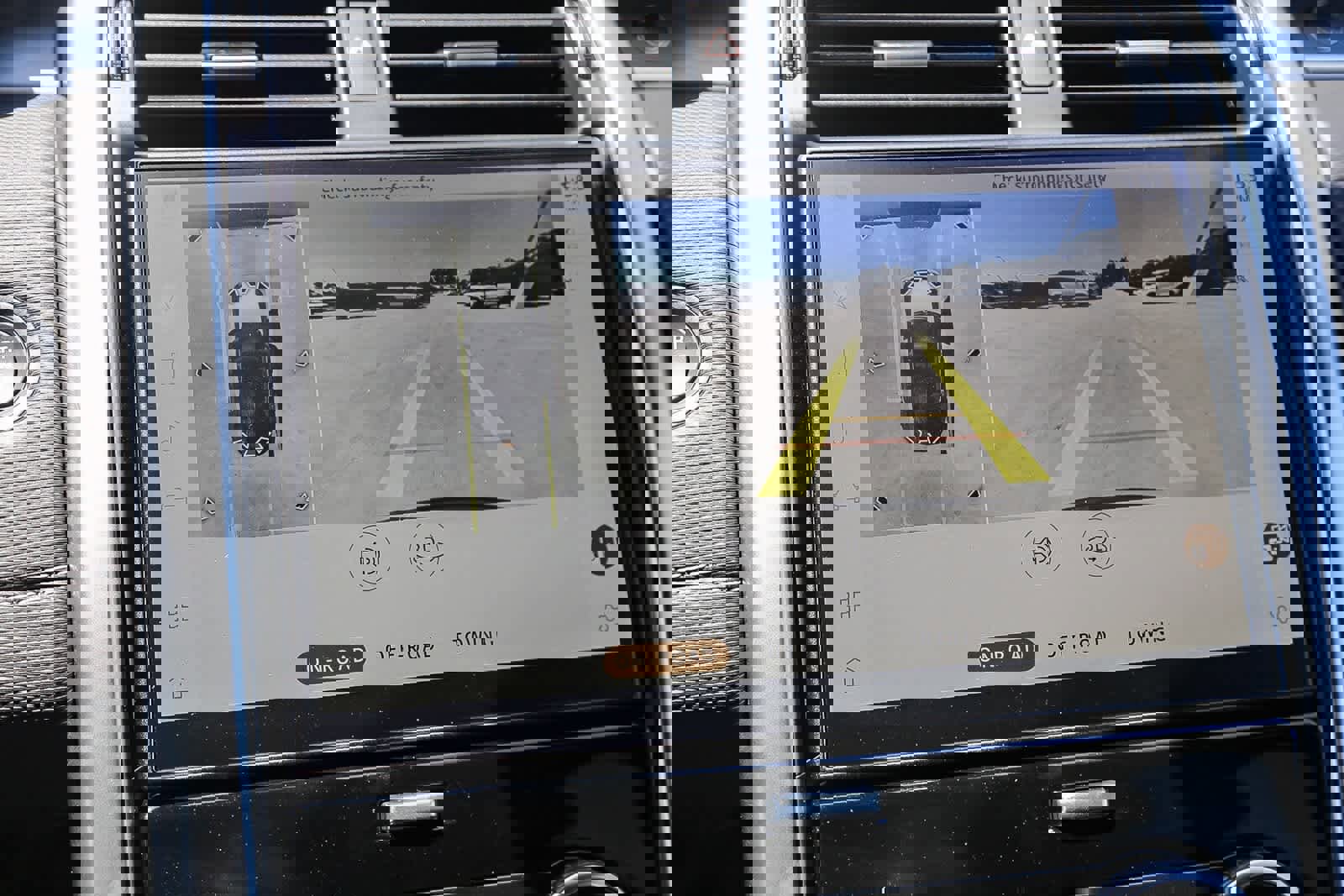 New 2025 Land Rover Discovery Dynamic SE image 23