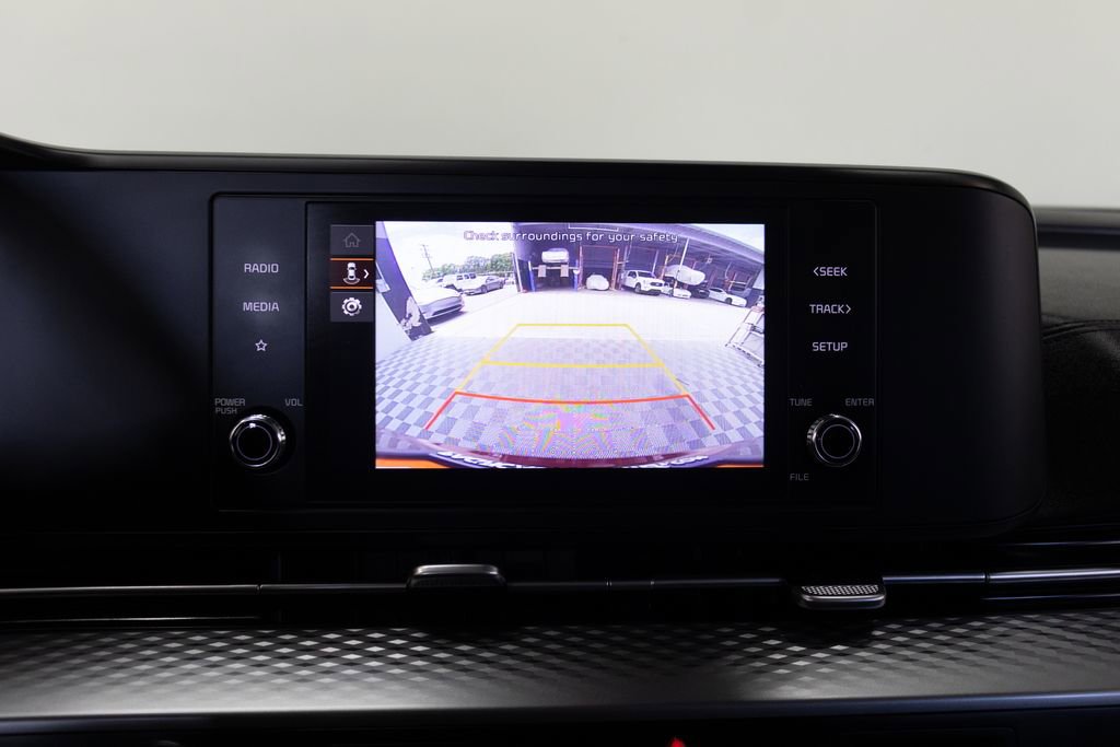 Used 2024 Kia Carnival LX FWD image 32