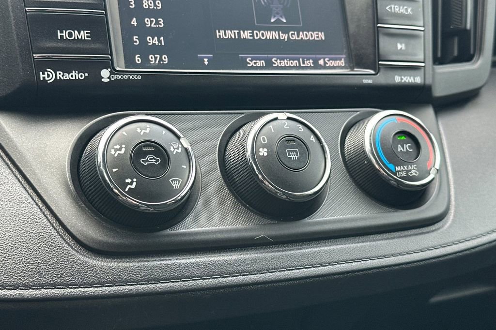 Used 2016 Toyota RAV4 LE image 21