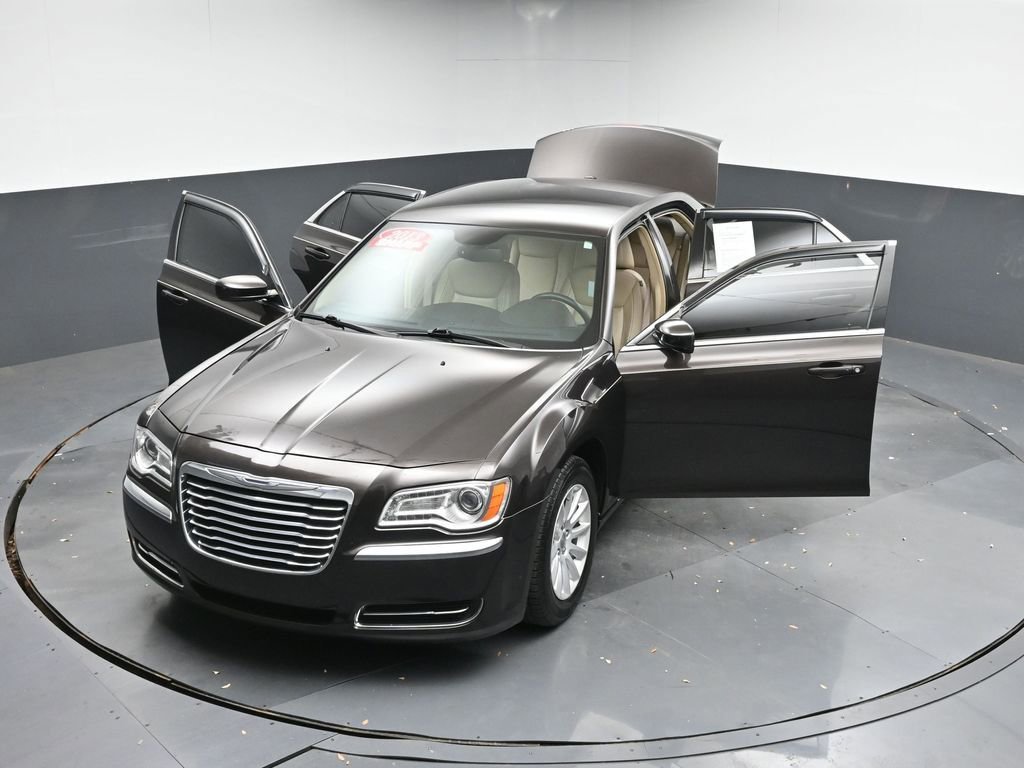 Used 2013 Chrysler 300 Base image 42