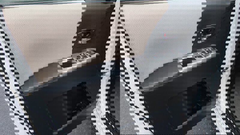 Used 2010 MAZDA MAZDA5 Grand Touring image 20