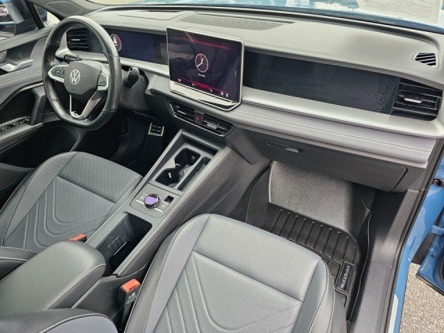 Used 2025 Volkswagen Tiguan SE R-Line AWD/4WD image 11