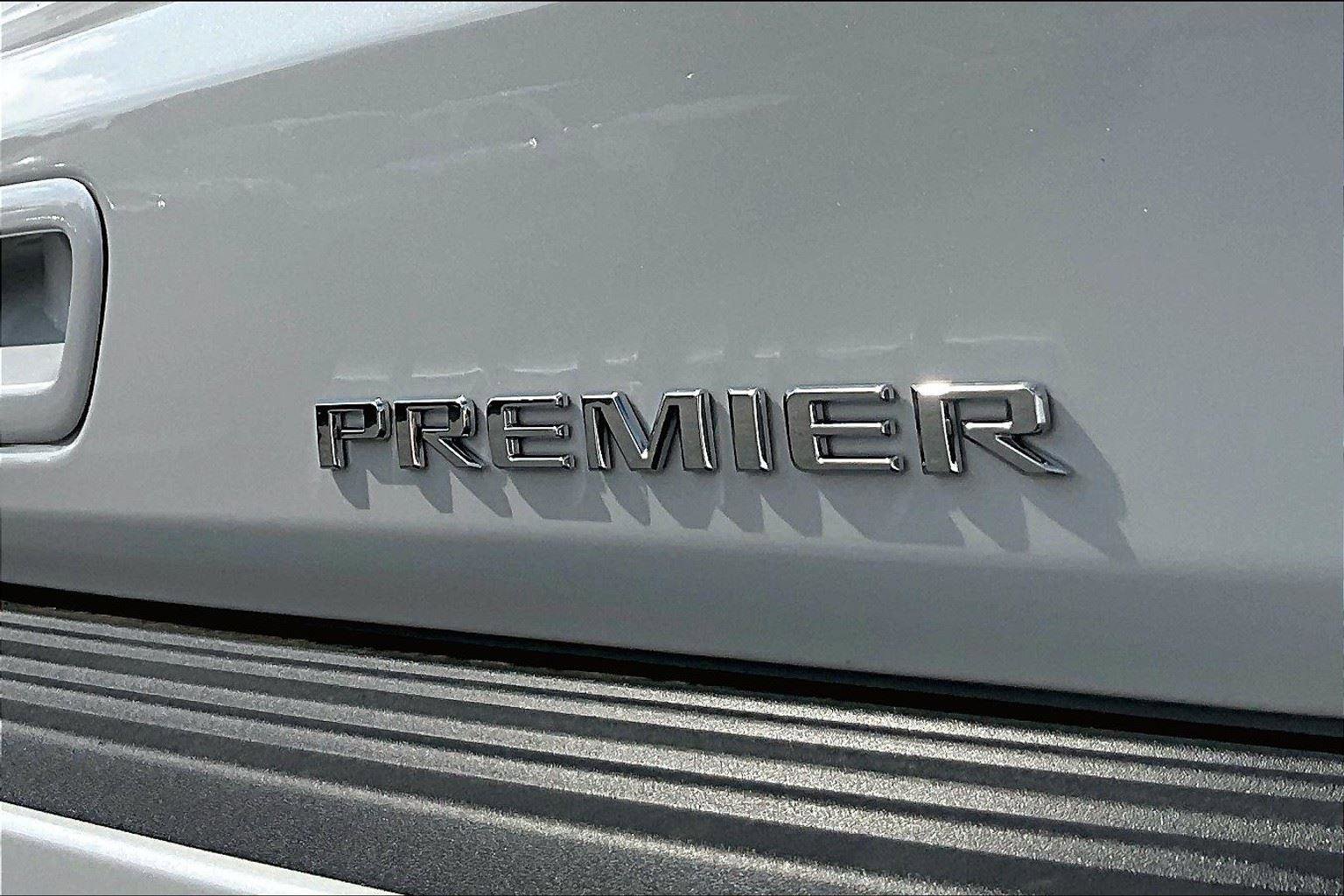 New 2025 Chevrolet Suburban Premier image 14