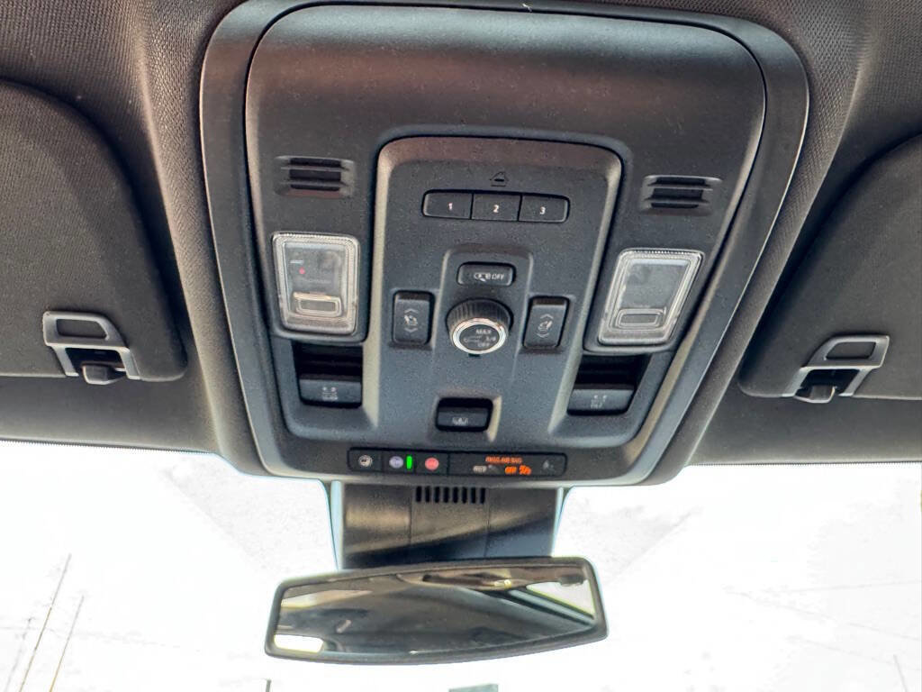 Used 2024 GMC Yukon XL SLT image 25