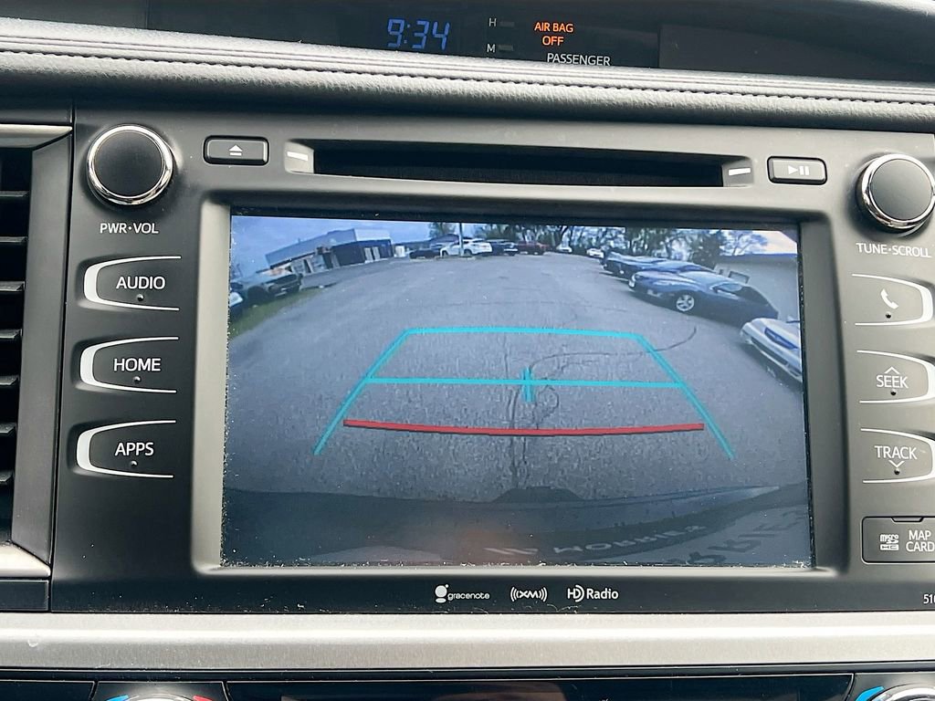 Used 2019 Toyota Highlander XLE AWD/4WD image 16