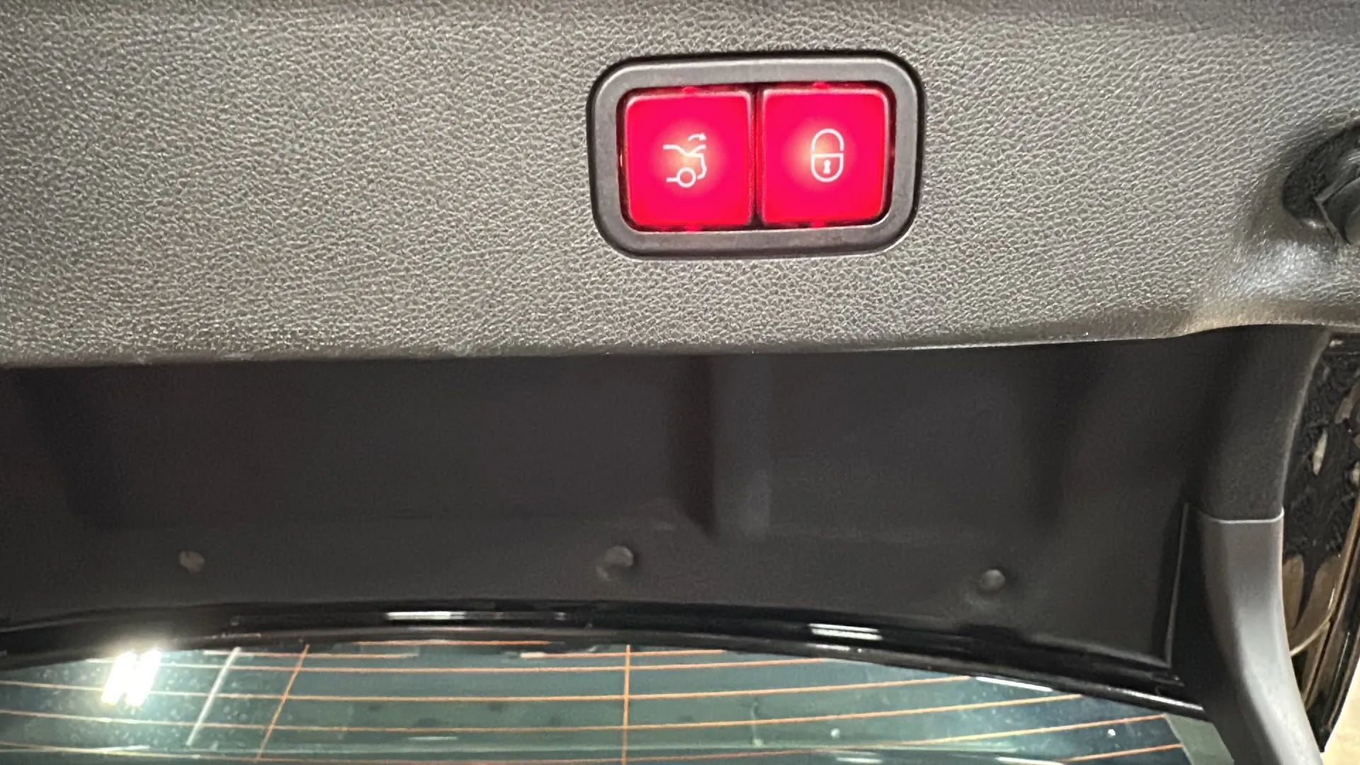 Used 2016 Mercedes-Benz E 400 4MATIC Sedan image 14