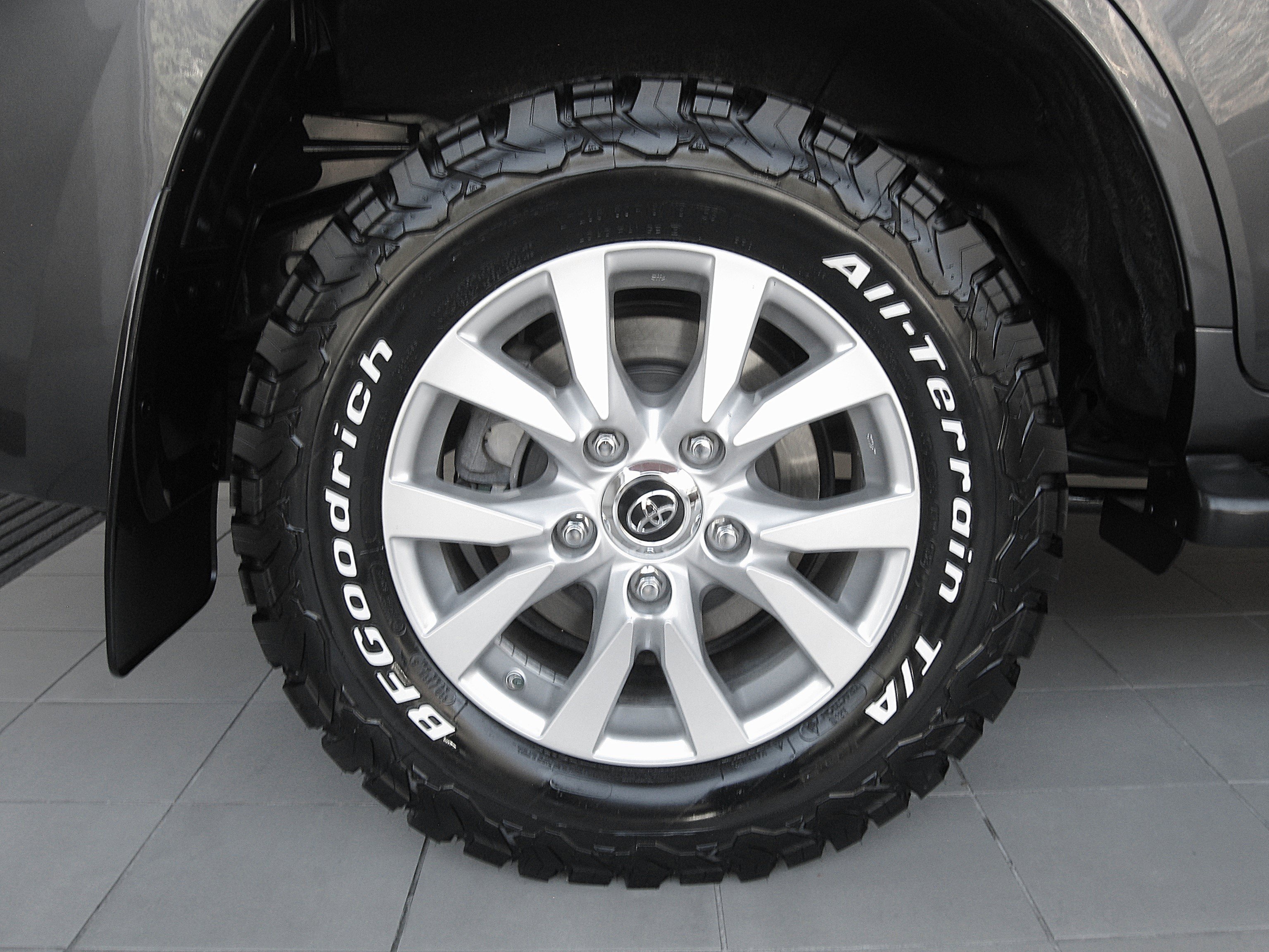 Used 2018 Toyota Land Cruiser image 28