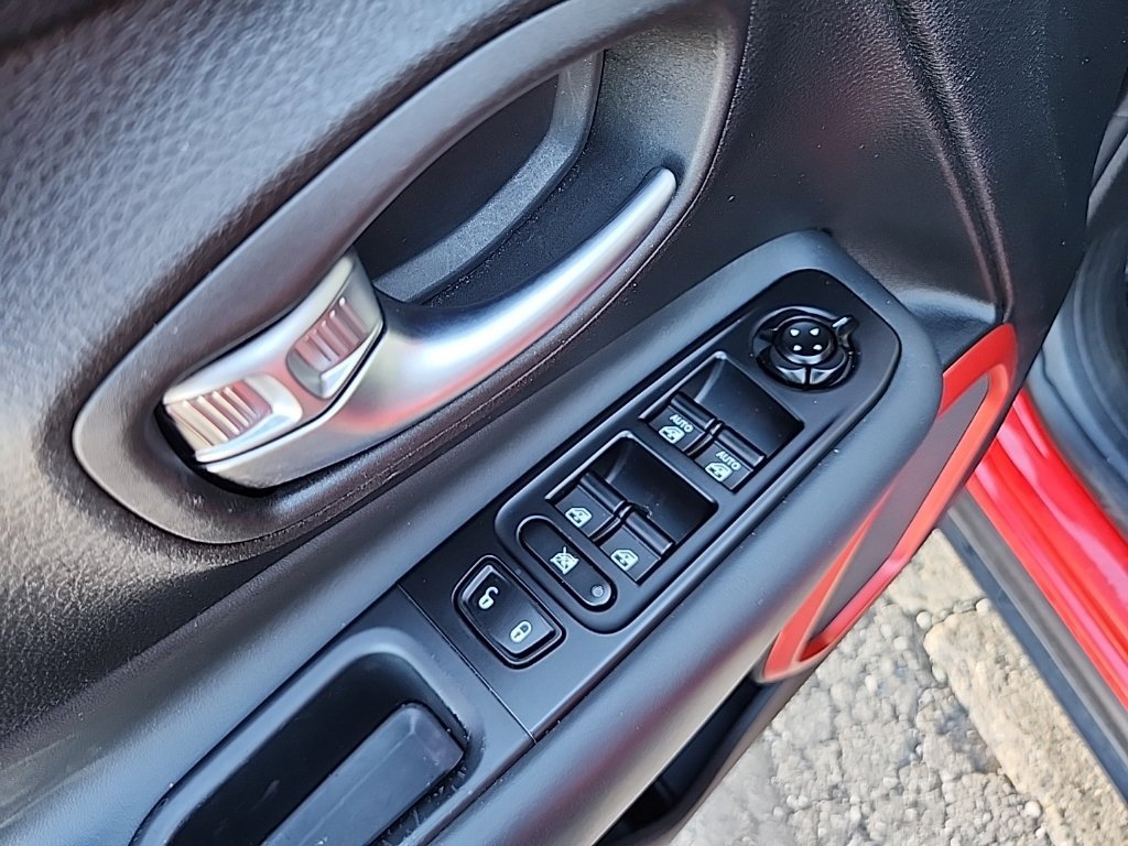 Used 2022 Jeep Renegade Trailhawk AWD/4WD image 25