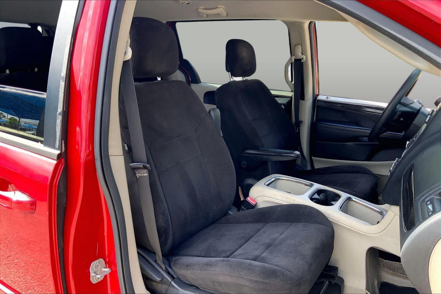 Used 2013 Dodge Grand Caravan SXT FWD image 9