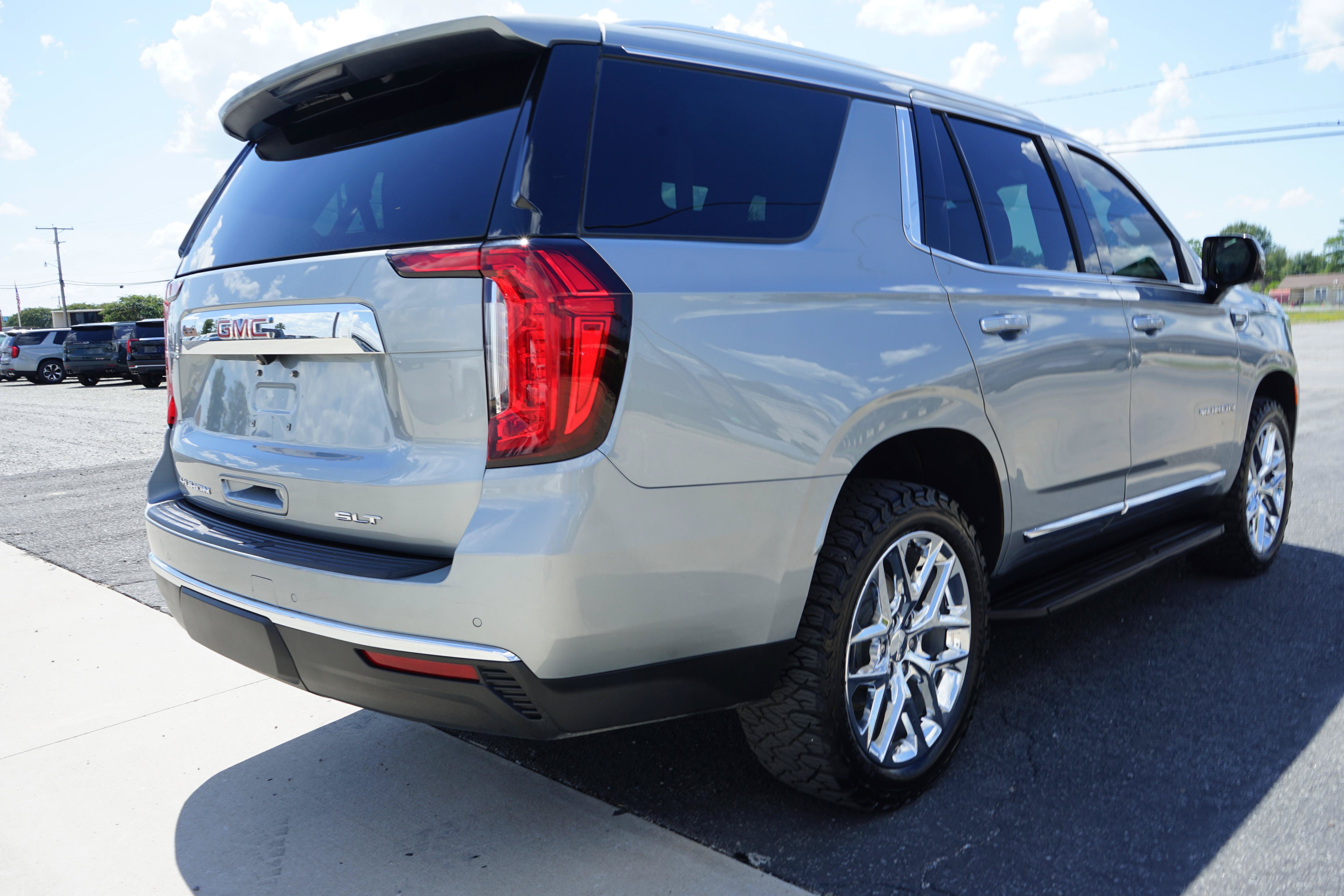 Used 2024 GMC Yukon SLT w/ SLT Luxury Package AWD/4WD image 5