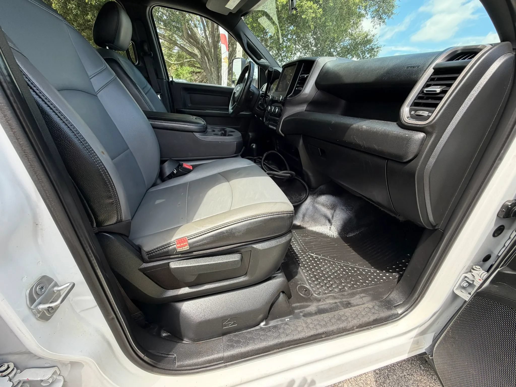 Used 2022 RAM 3500 Tradesman w/ Chrome Appearance Group AWD/4WD image 23