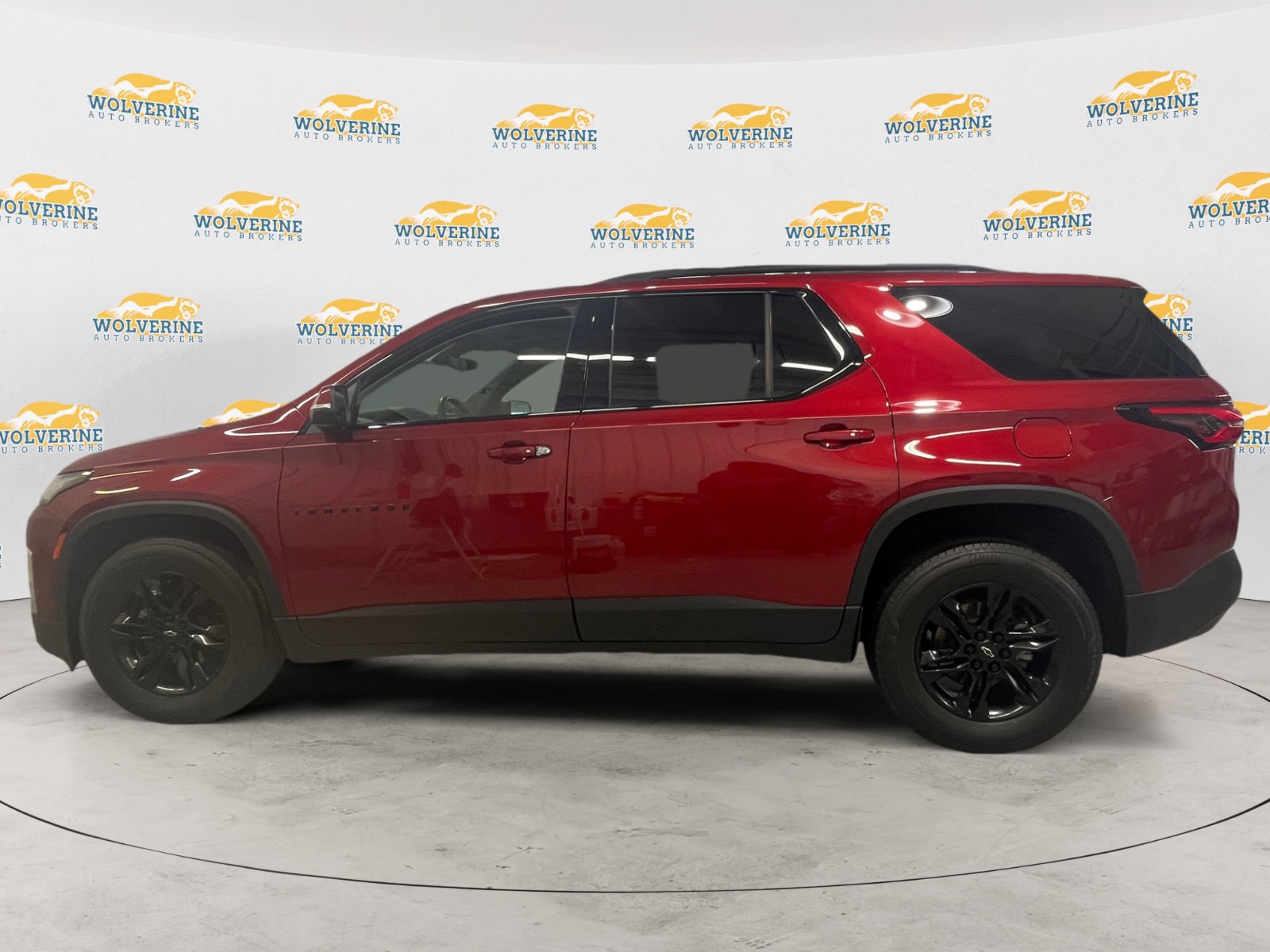 Used 2023 Chevrolet Traverse LT w/ Midnight/Sport Edition image 2