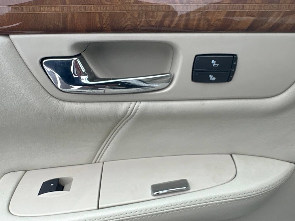 Used 2011 Cadillac DTS Platinum FWD image 29