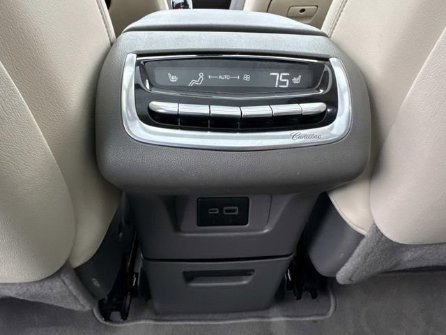 Used 2025 Cadillac XT6 Premium Luxury image 16
