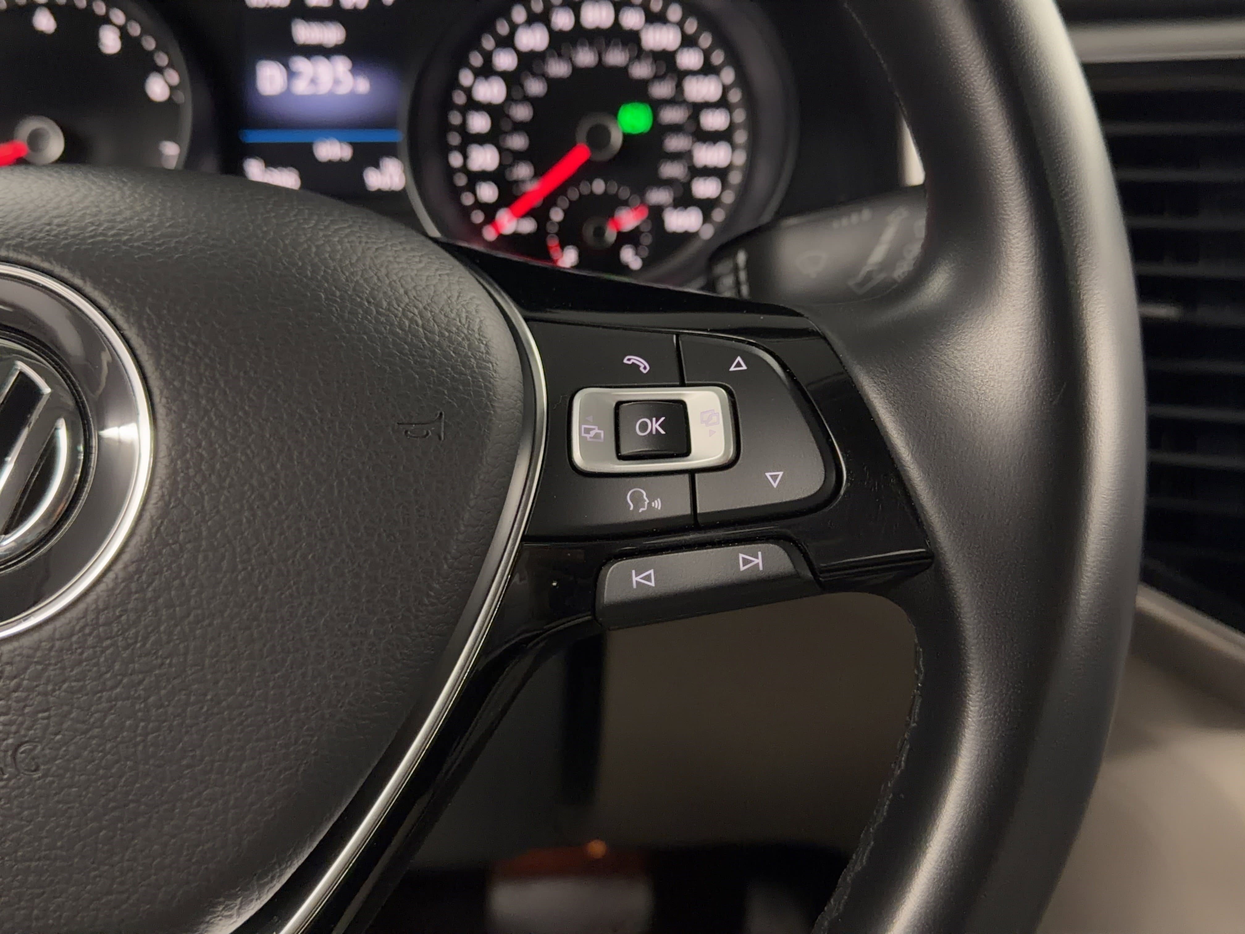 Used 2018 Volkswagen Atlas SEL FWD image 22