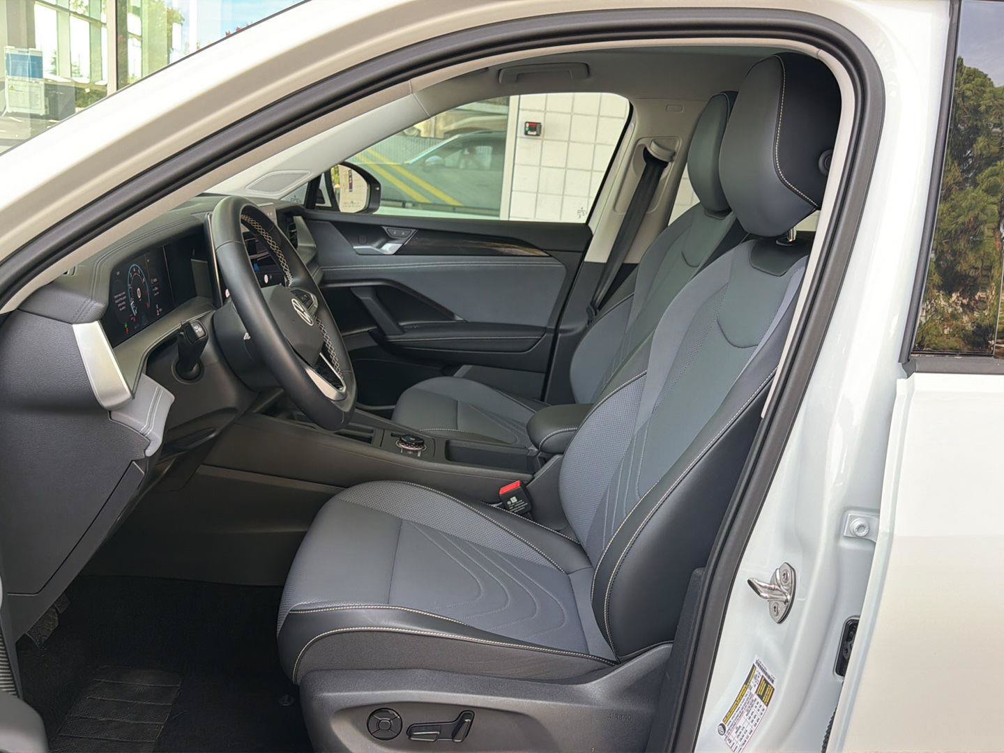 Certified 2026 Volkswagen Tiguan SE w/ Panoramic Sunroof Package FWD image 15