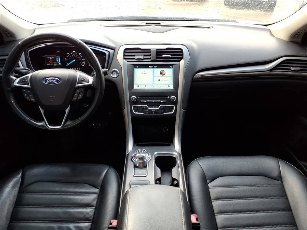 Used 2017 Ford Fusion SE w/ Equipment Group 602A image 8