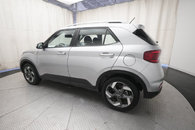 Used 2025 Hyundai Venue SEL FWD image 33