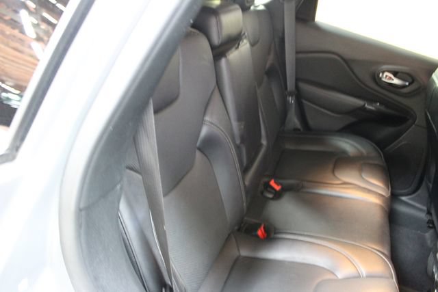 Used 2023 Jeep Cherokee Altitude Lux AWD/4WD image 9