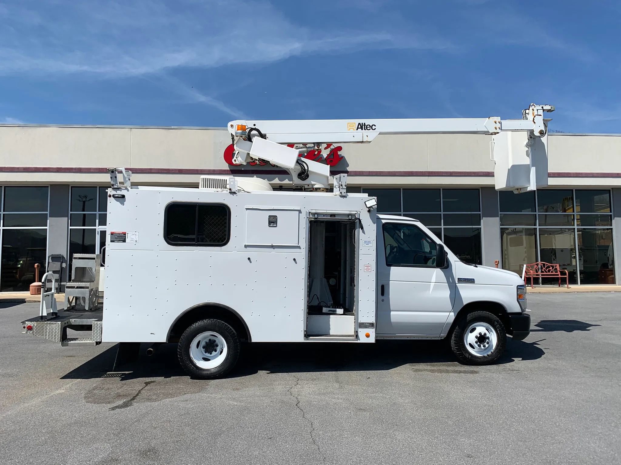 Used 2019 Ford E-350 and Econoline 350 Super Duty RWD image 54